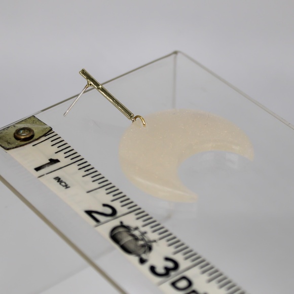 Handmade Earrings - Moon Shape Resin Earrings - Cream Shimmer - NEW - Picture 3 of 3